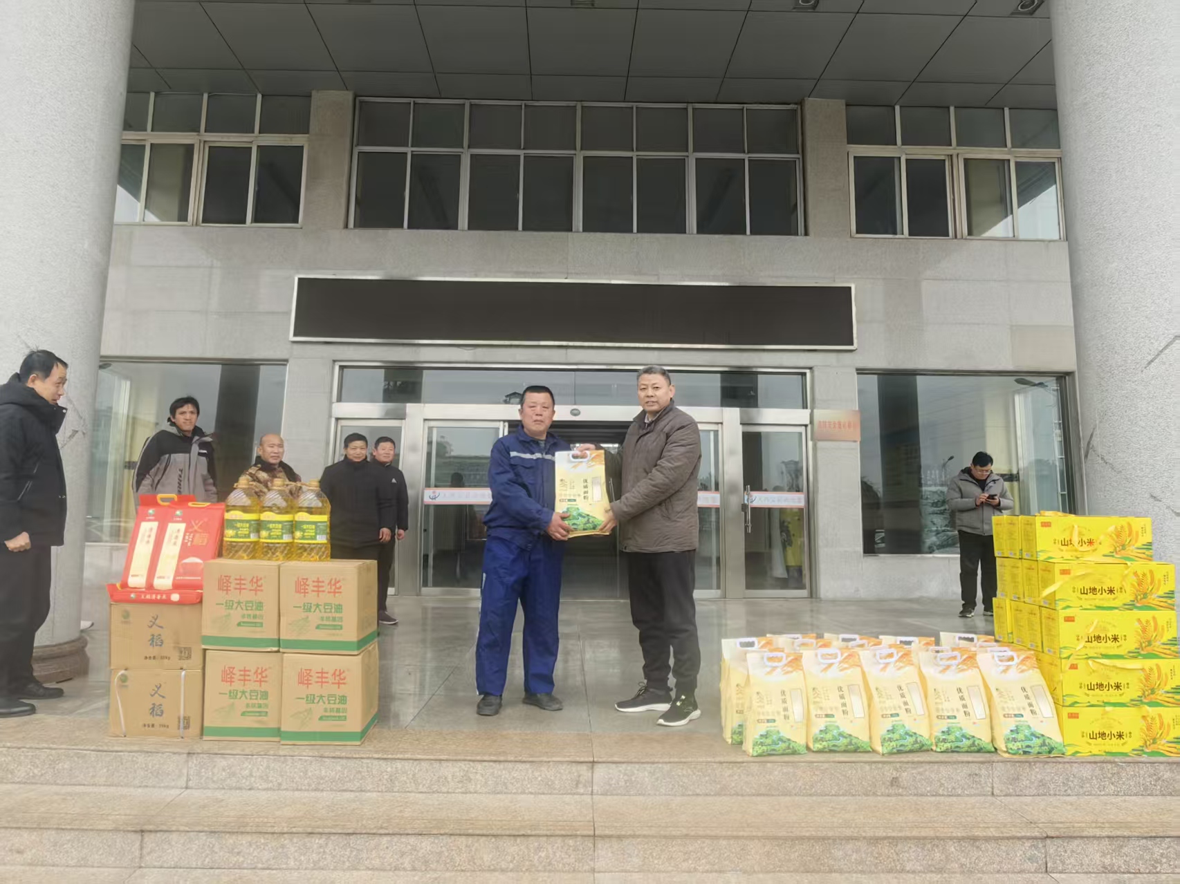 市总工会到大兴矿业公司开展春节送温暖活动